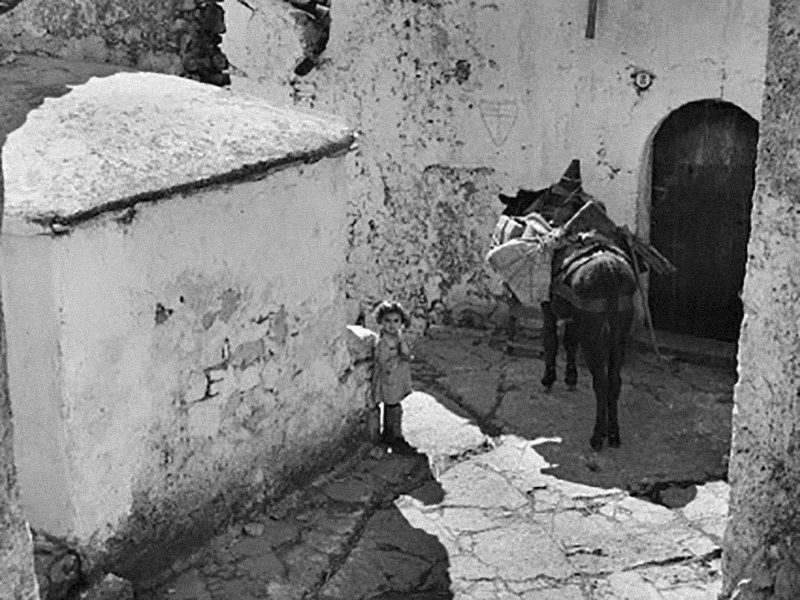 Quando la storia di un paese è monca il paese non ha futuro, ecco perché occorre conoscerla e studiarla pezzo per pezzo (foto di Alfred Eisenstaedt).