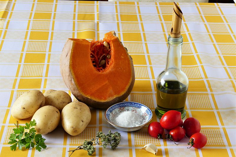 Ingredienti zucca e patate.